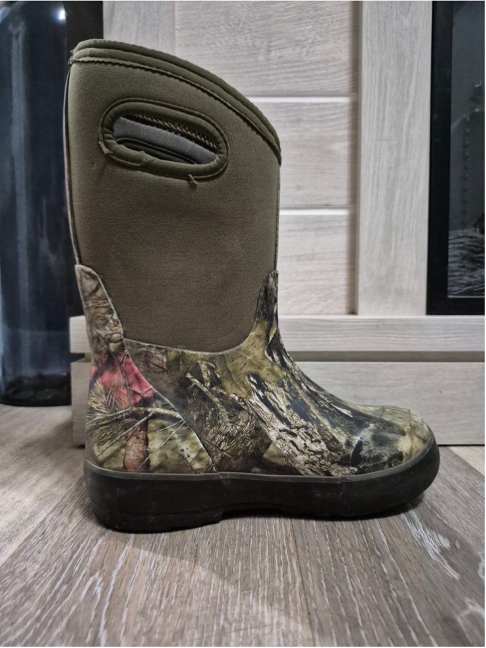 Boys Bogs Winter Rain Boots in Olive and Camo sz 1